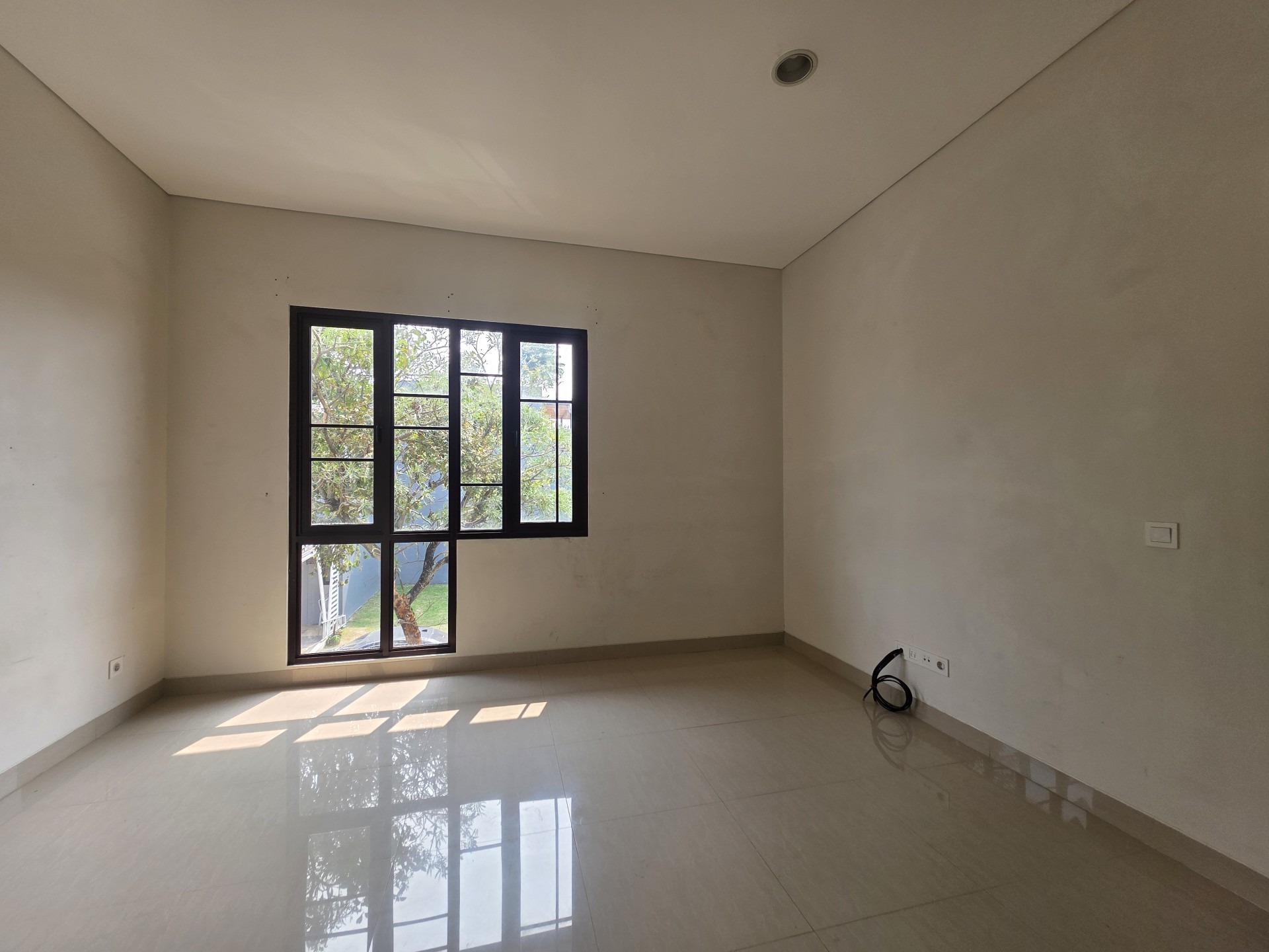 Rumah Disewa di Tangerang, foto 1 dari 9