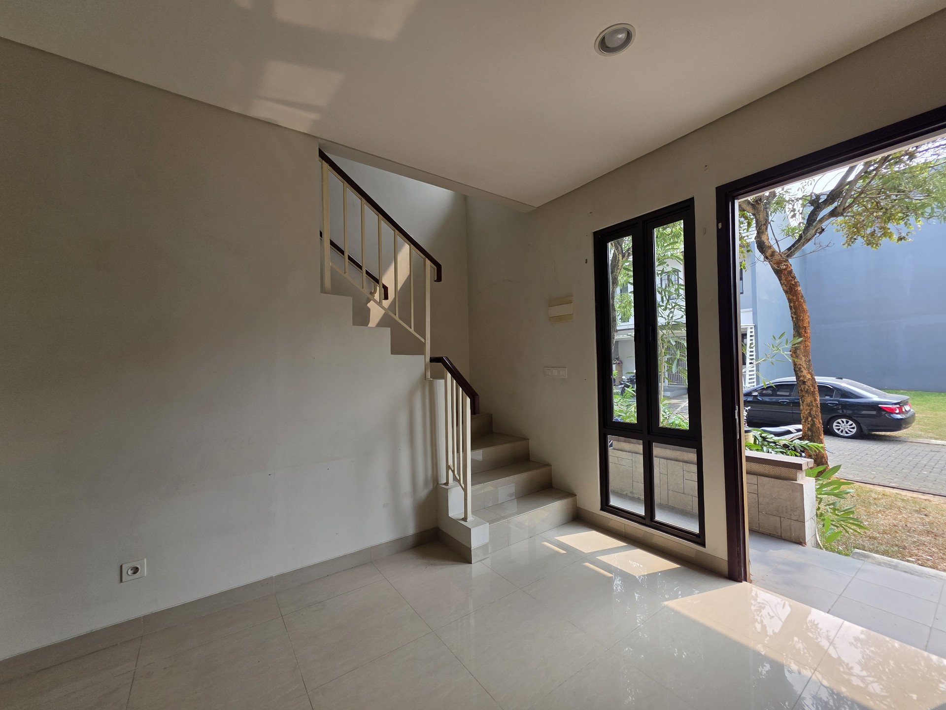 Rumah Disewa di Tangerang, foto 1 dari 9