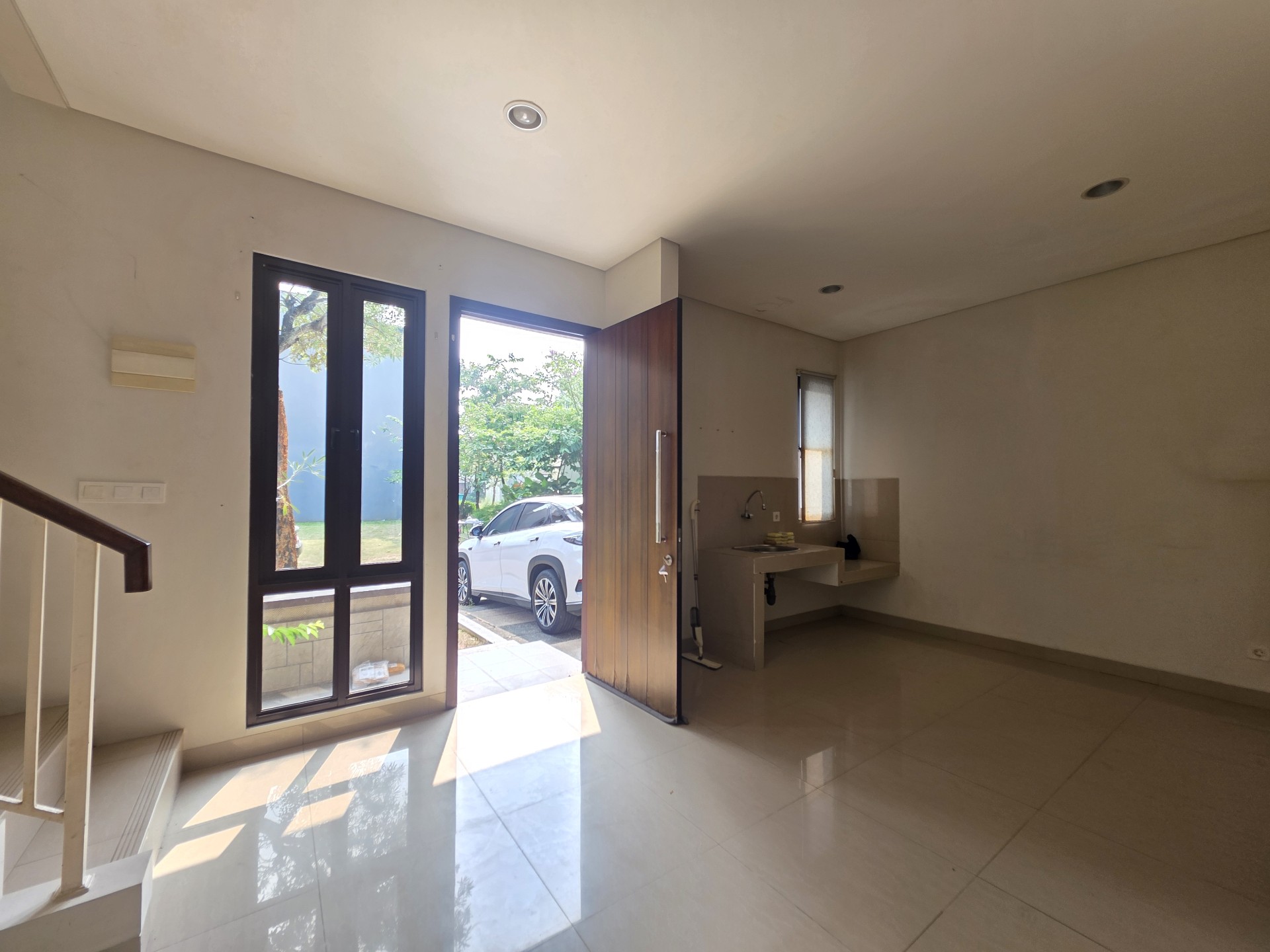 Rumah Disewa di Tangerang, foto 1 dari 9