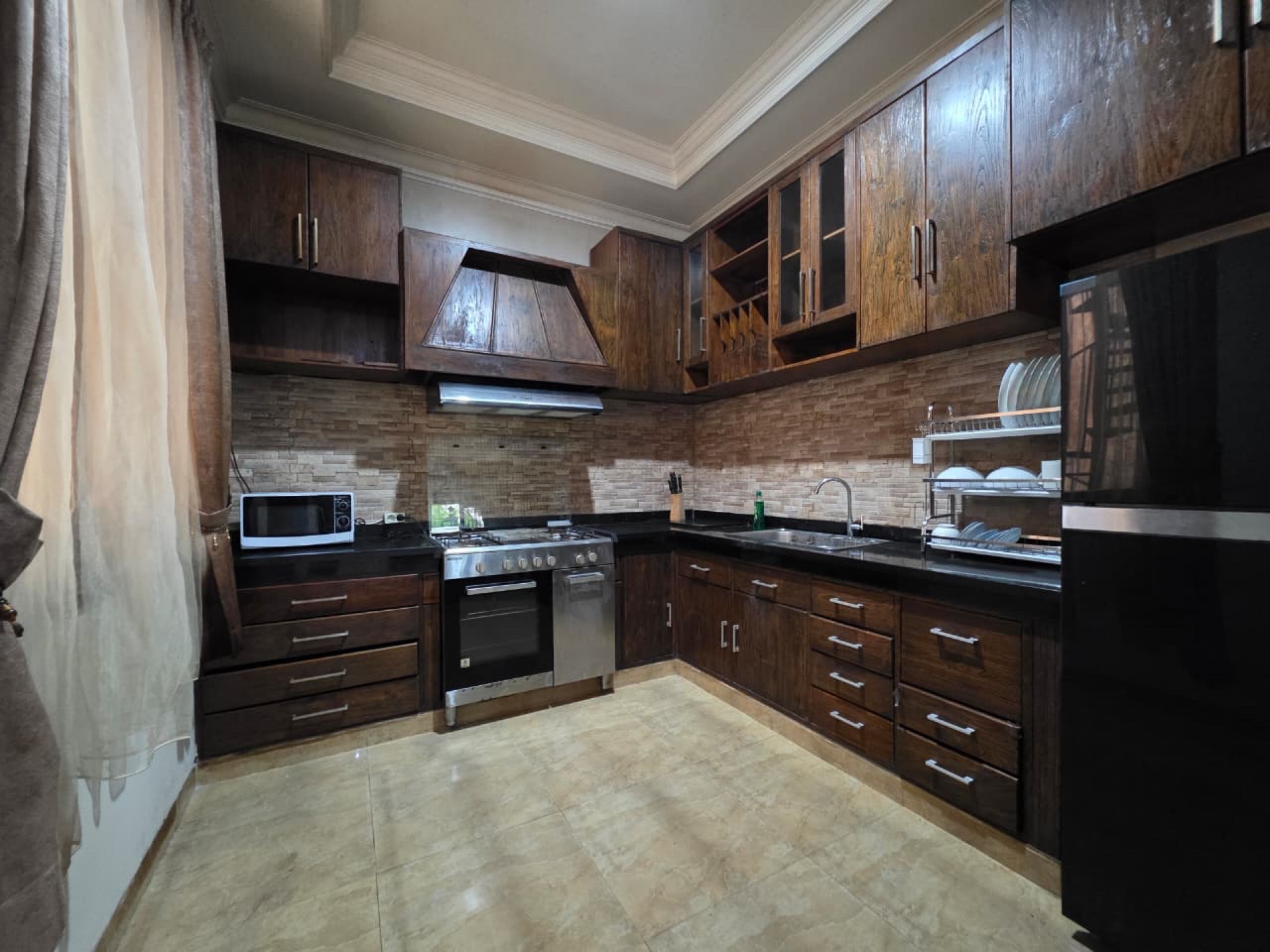 Rumah Disewa di Tangerang, foto 1 dari 10