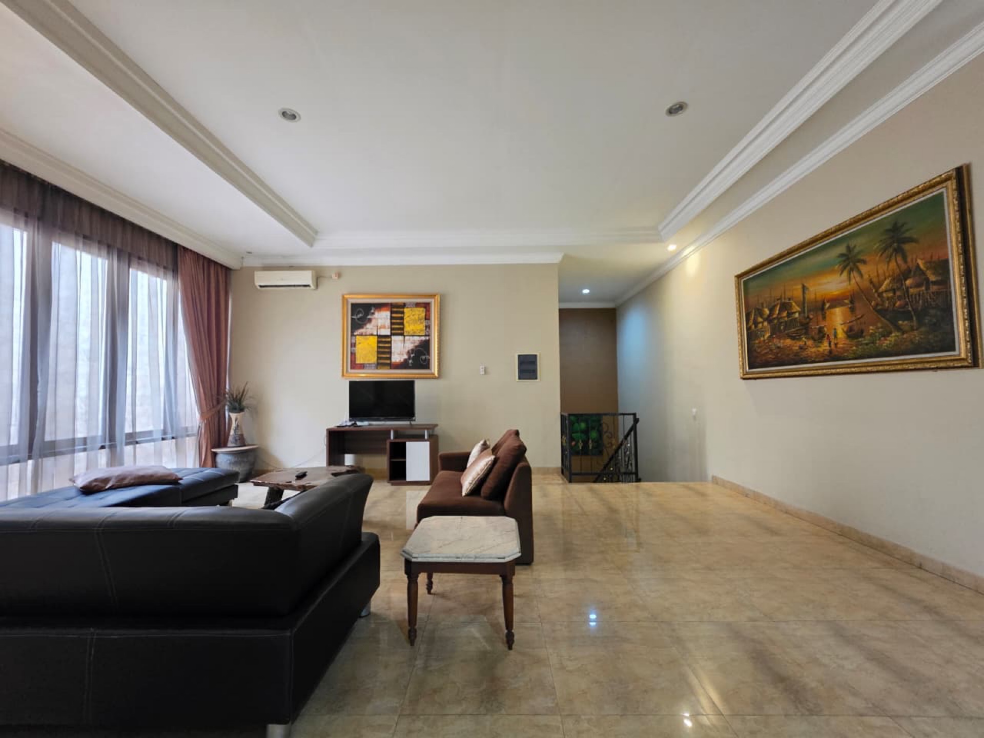 Rumah Disewa di Tangerang, foto 1 dari 10
