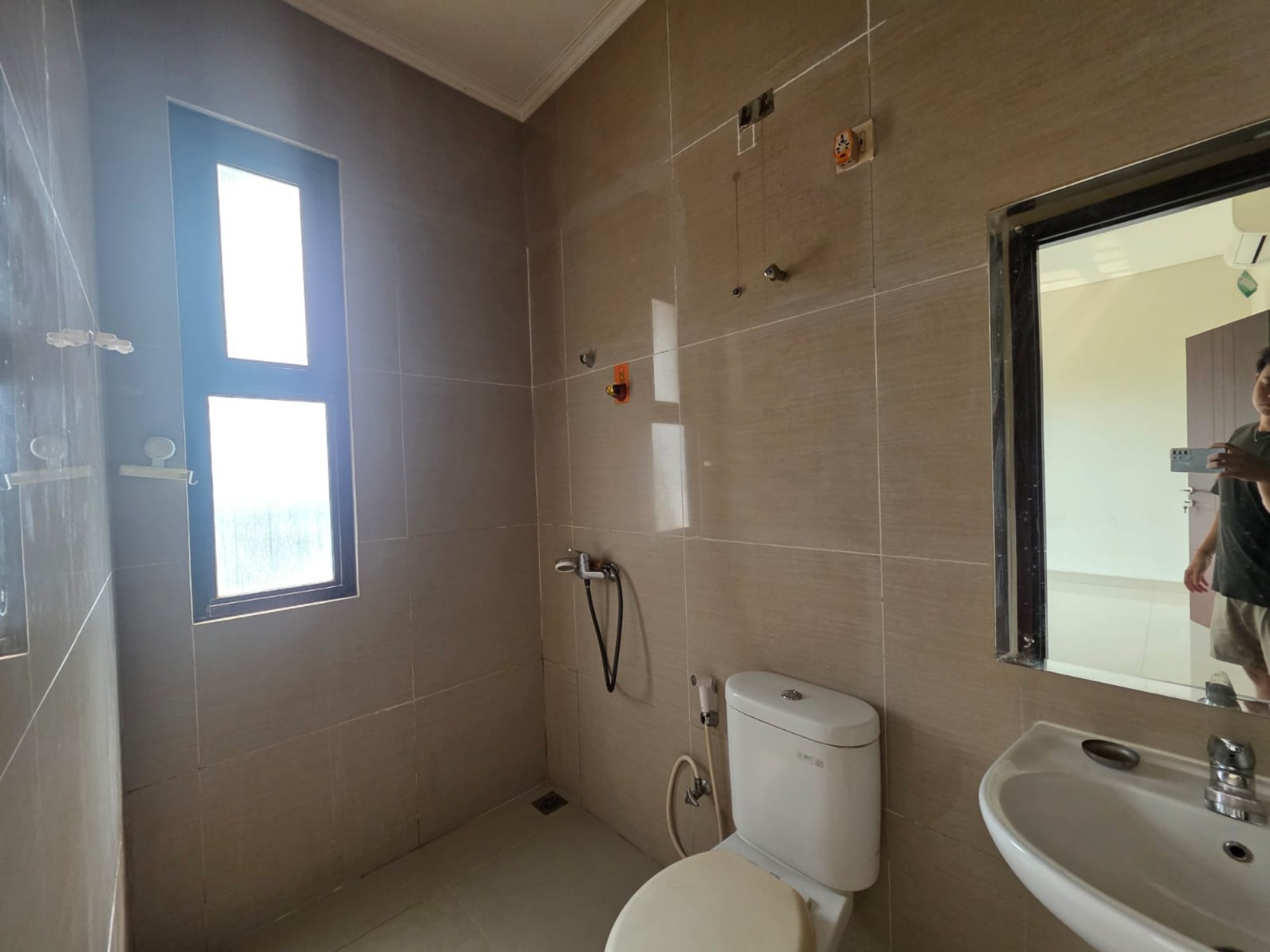 Rumah Disewa di Tangerang, foto 1 dari 9