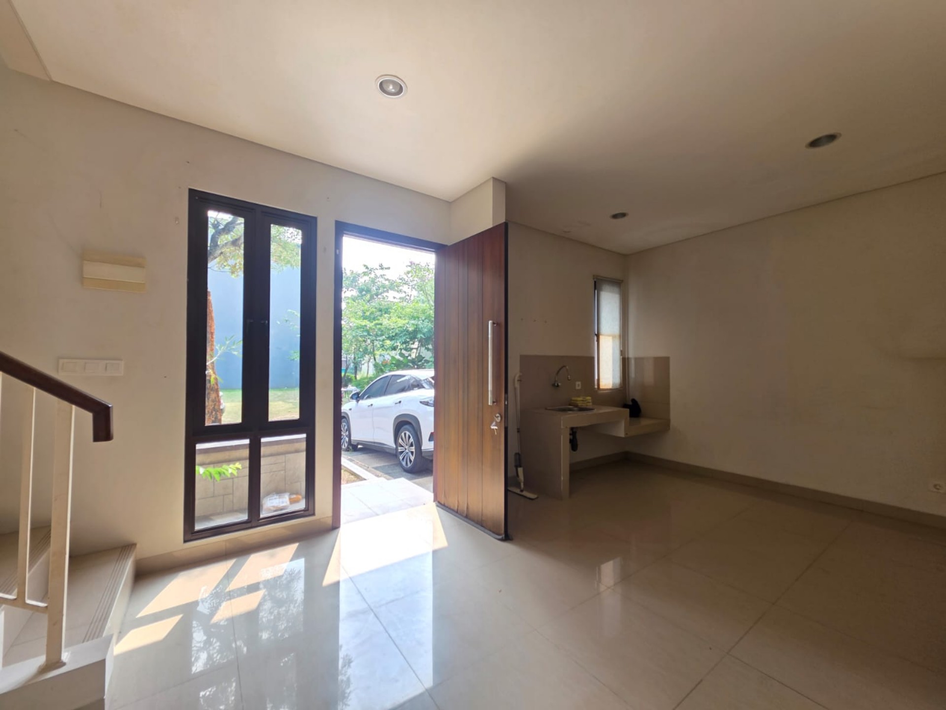 Rumah Disewa di Tangerang, foto 1 dari 9