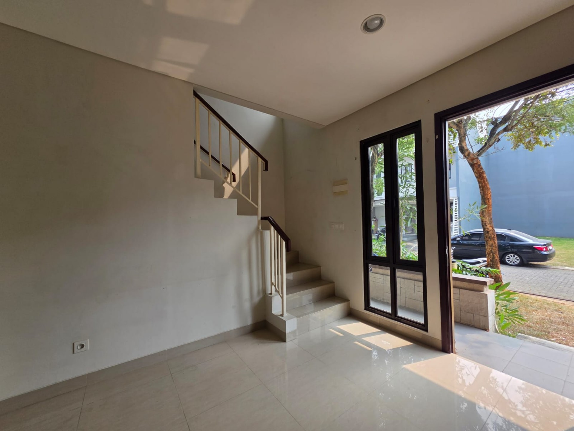 Rumah Disewa di Tangerang, foto 1 dari 9
