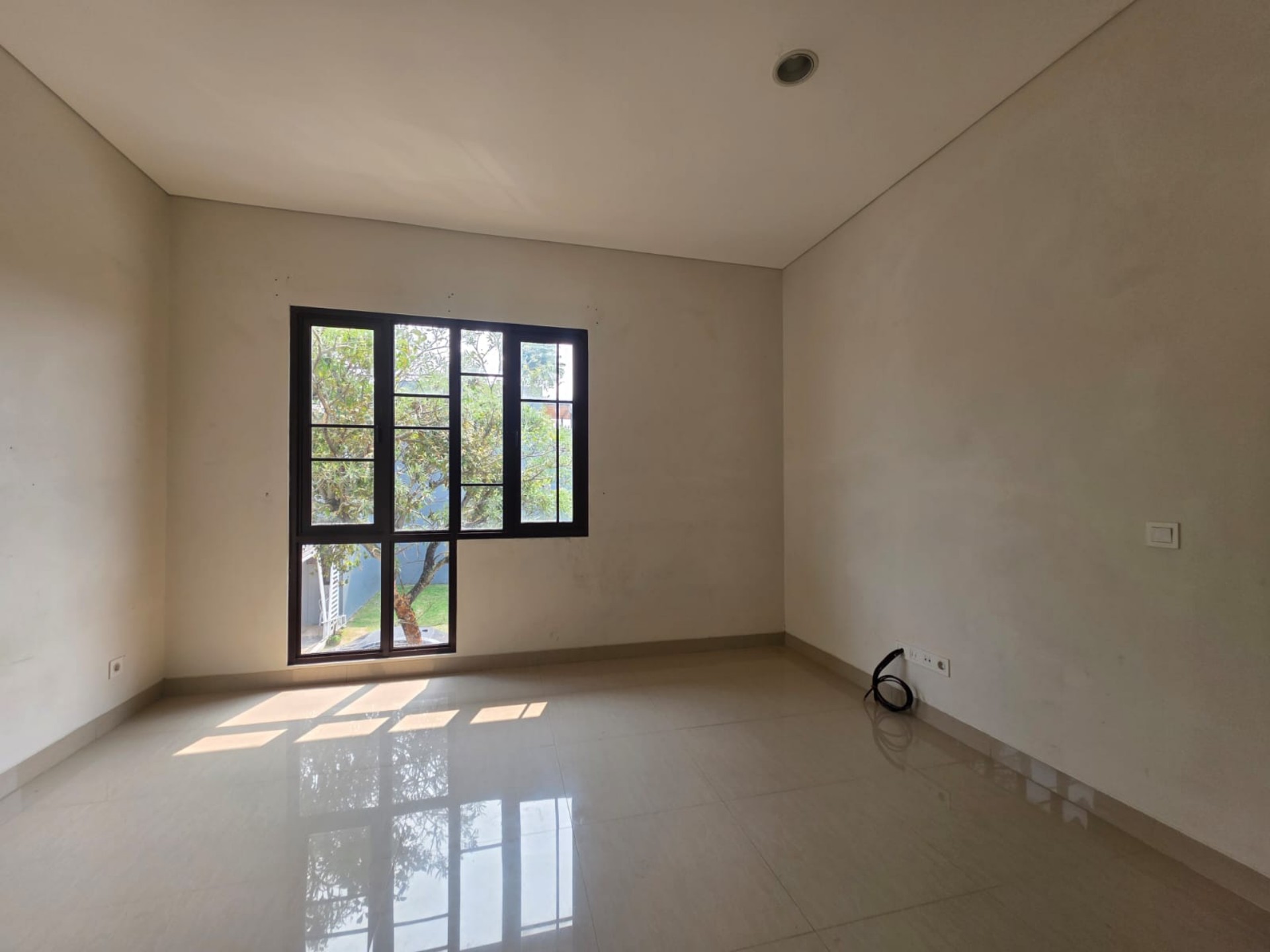 Rumah Disewa di Tangerang, foto 1 dari 9