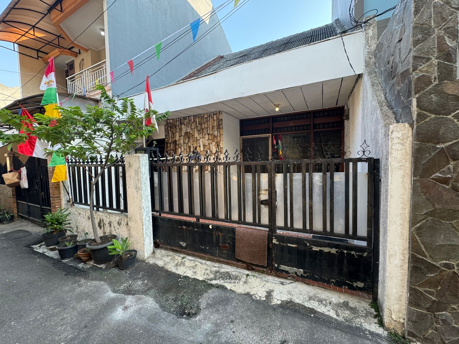 Rumah Dijual di Tanjung Duren, Jakarta Barat, foto 1 dari 8