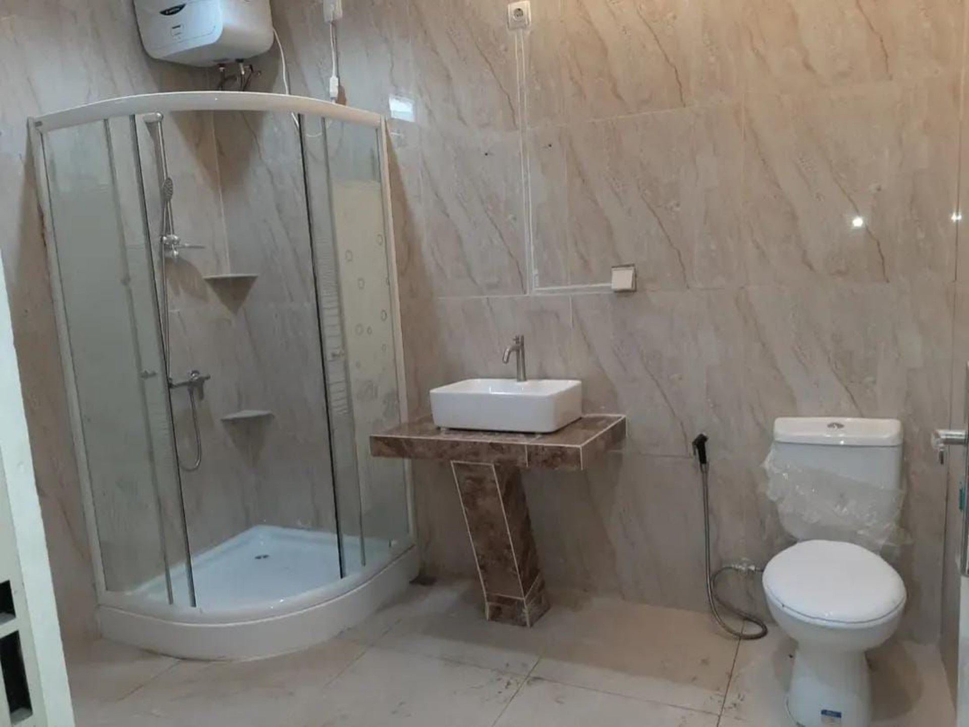 Rumah Disewa di Tangerang, foto 2 dari 10
