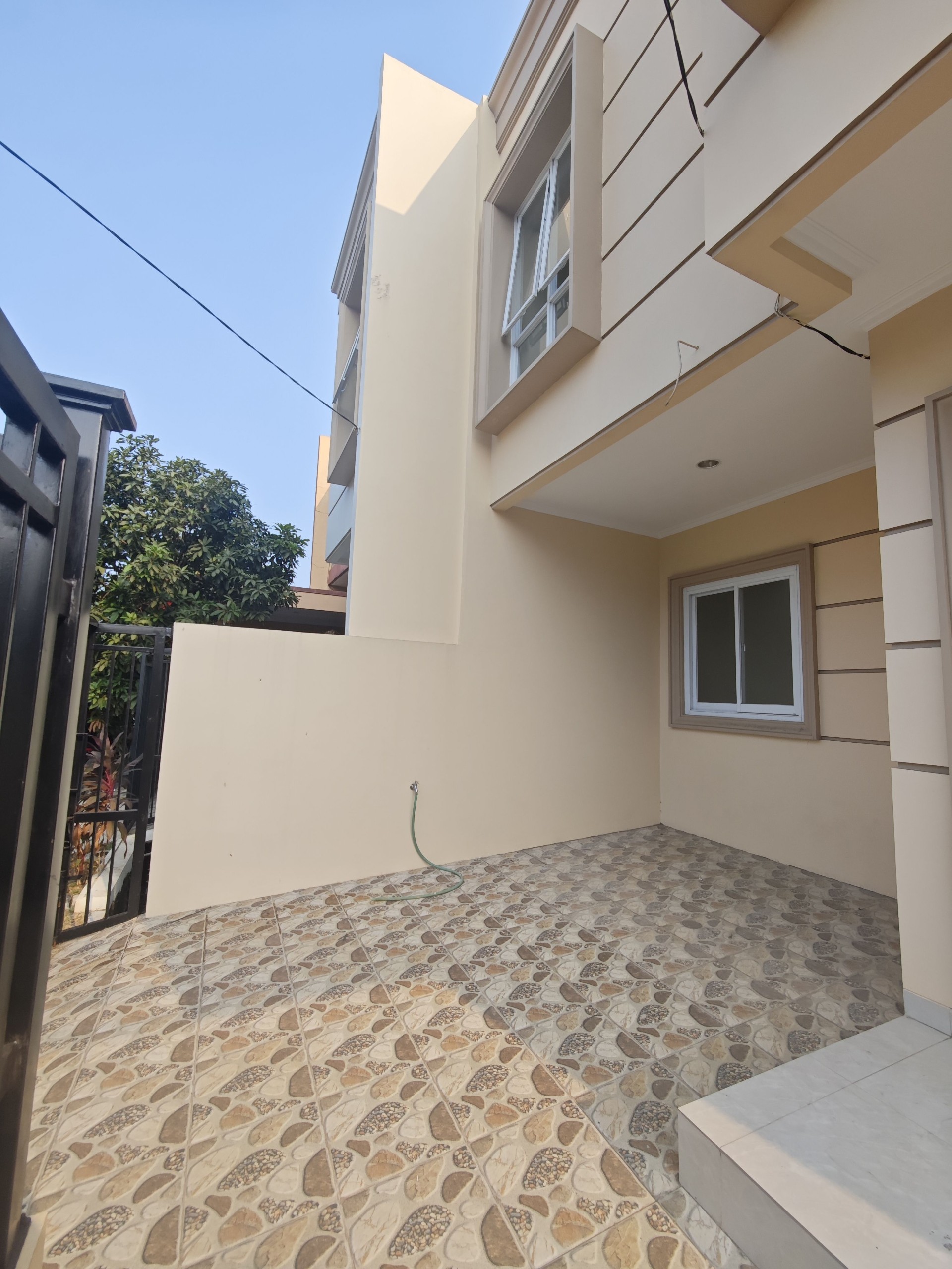 Rumah Dijual di Tangerang, foto 2 dari 10