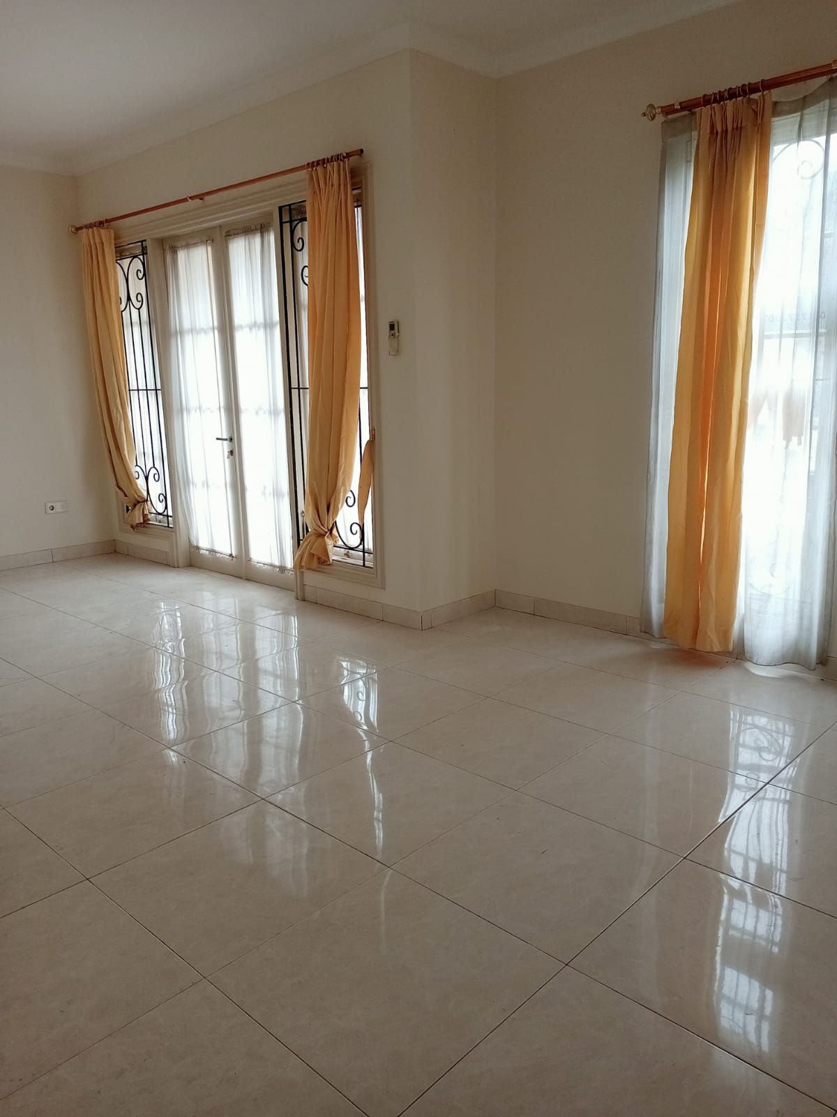 Rumah Disewa di Tangerang, foto 1 dari 9
