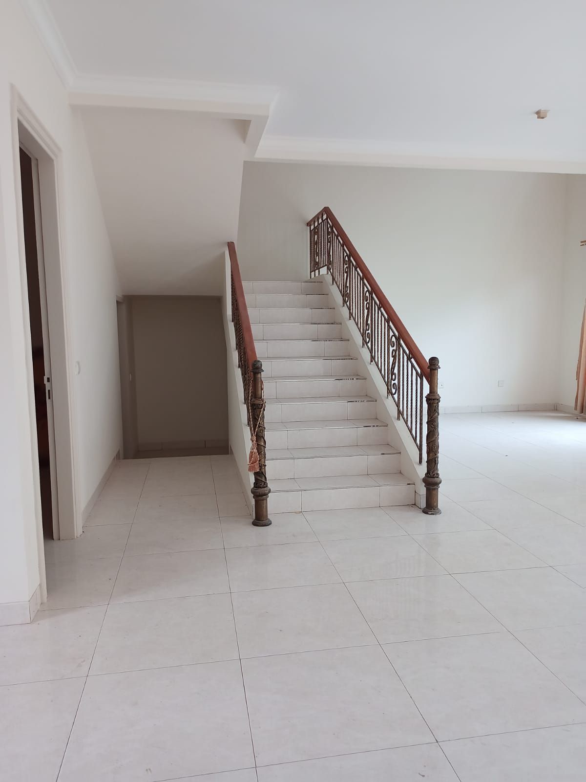 Rumah Disewa di Tangerang, foto 1 dari 9