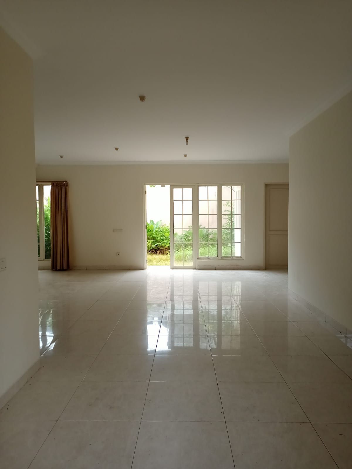 Rumah Disewa di Tangerang, foto 1 dari 9