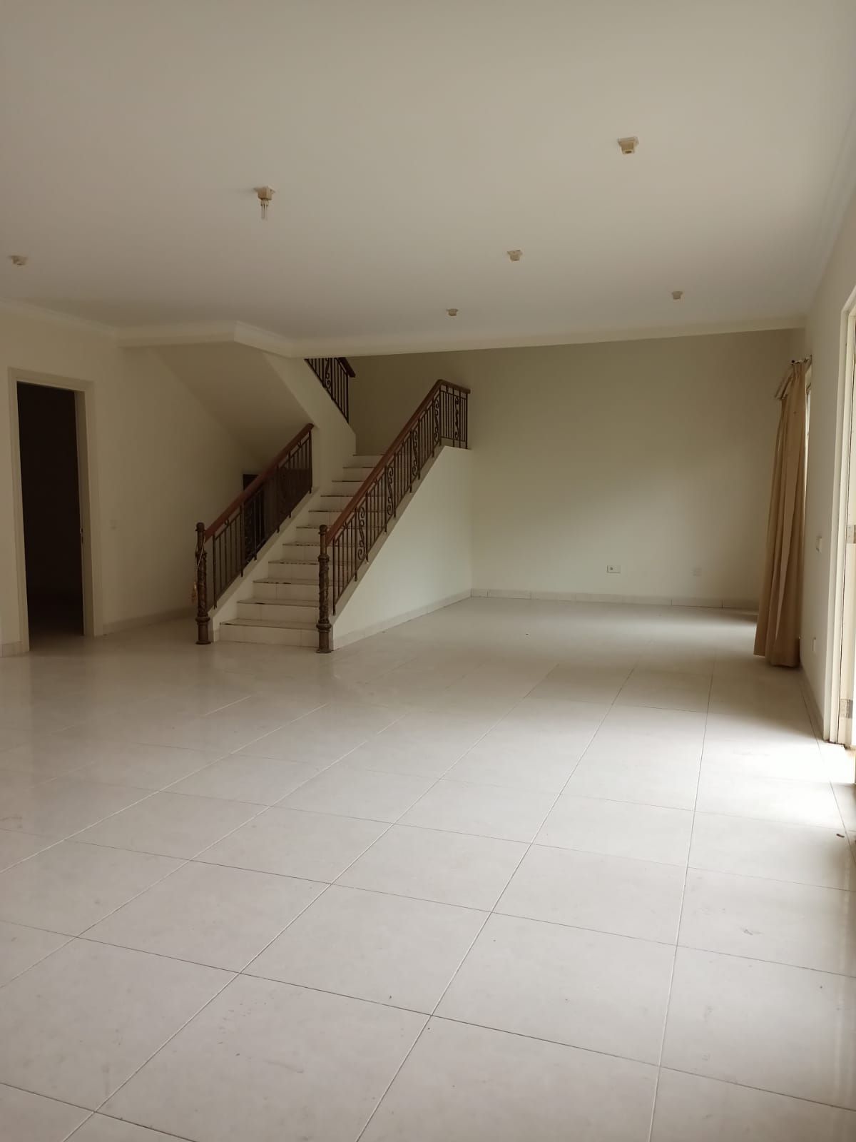 Rumah Disewa di Tangerang, foto 1 dari 9