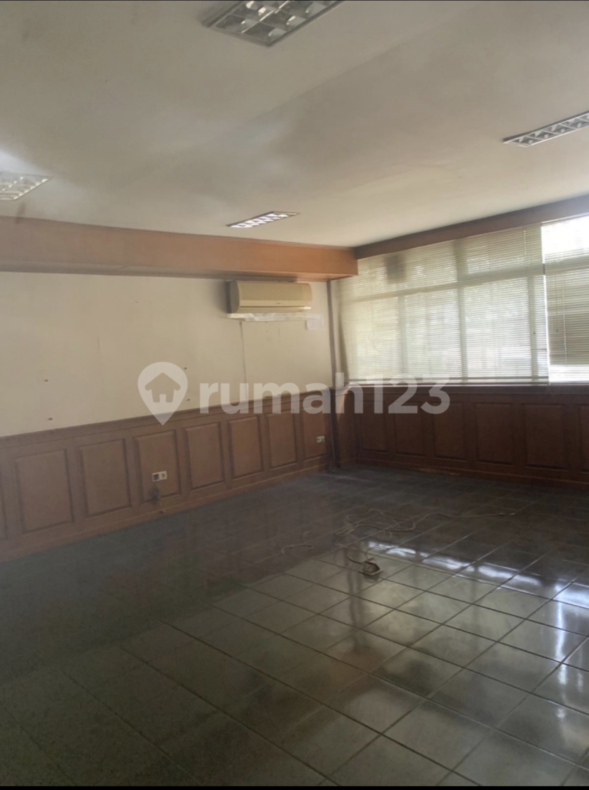 Gudang Dijual di Tangerang, foto 1 dari 10