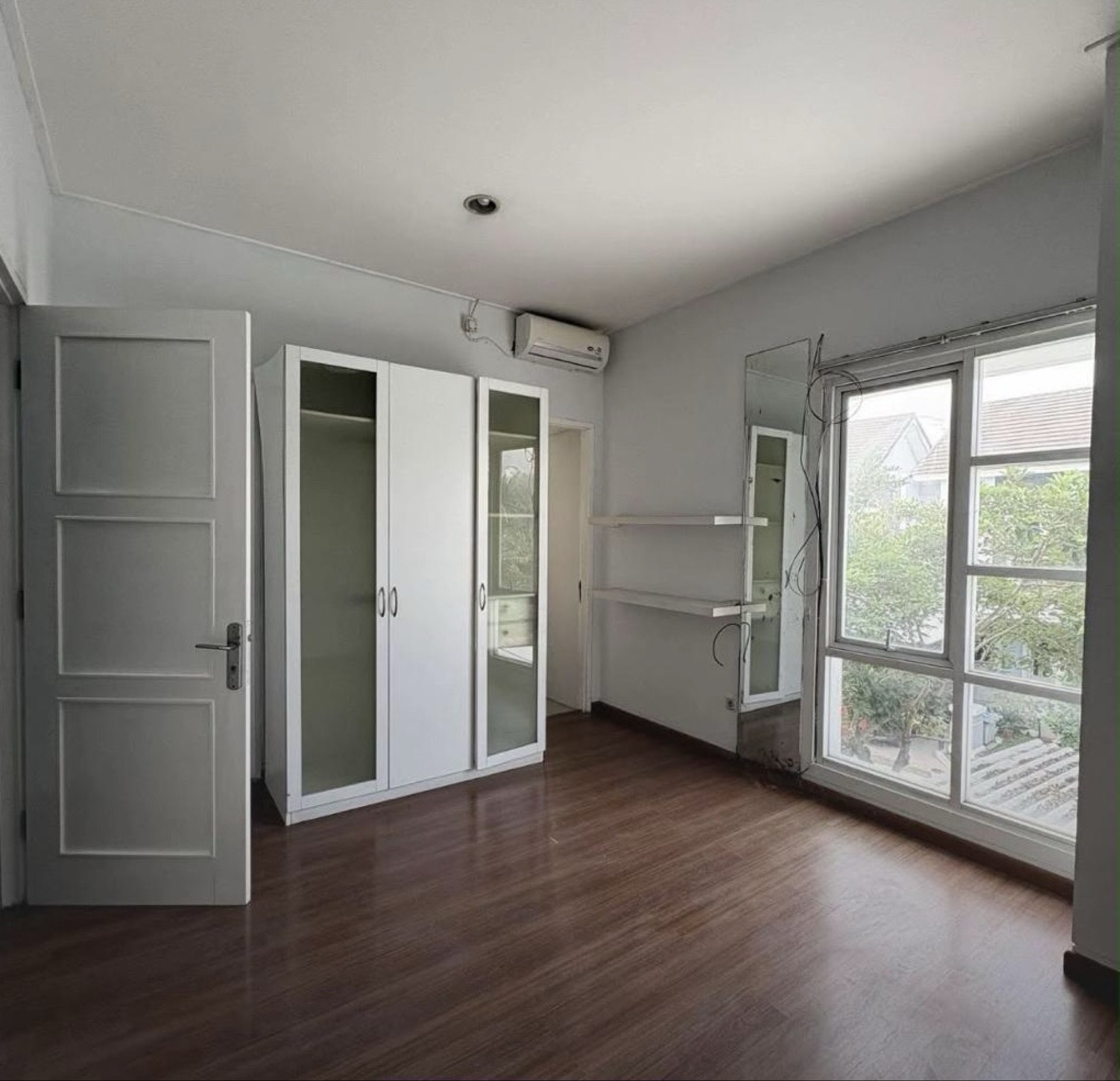 Rumah Disewa di Tangerang, foto 3 dari 10