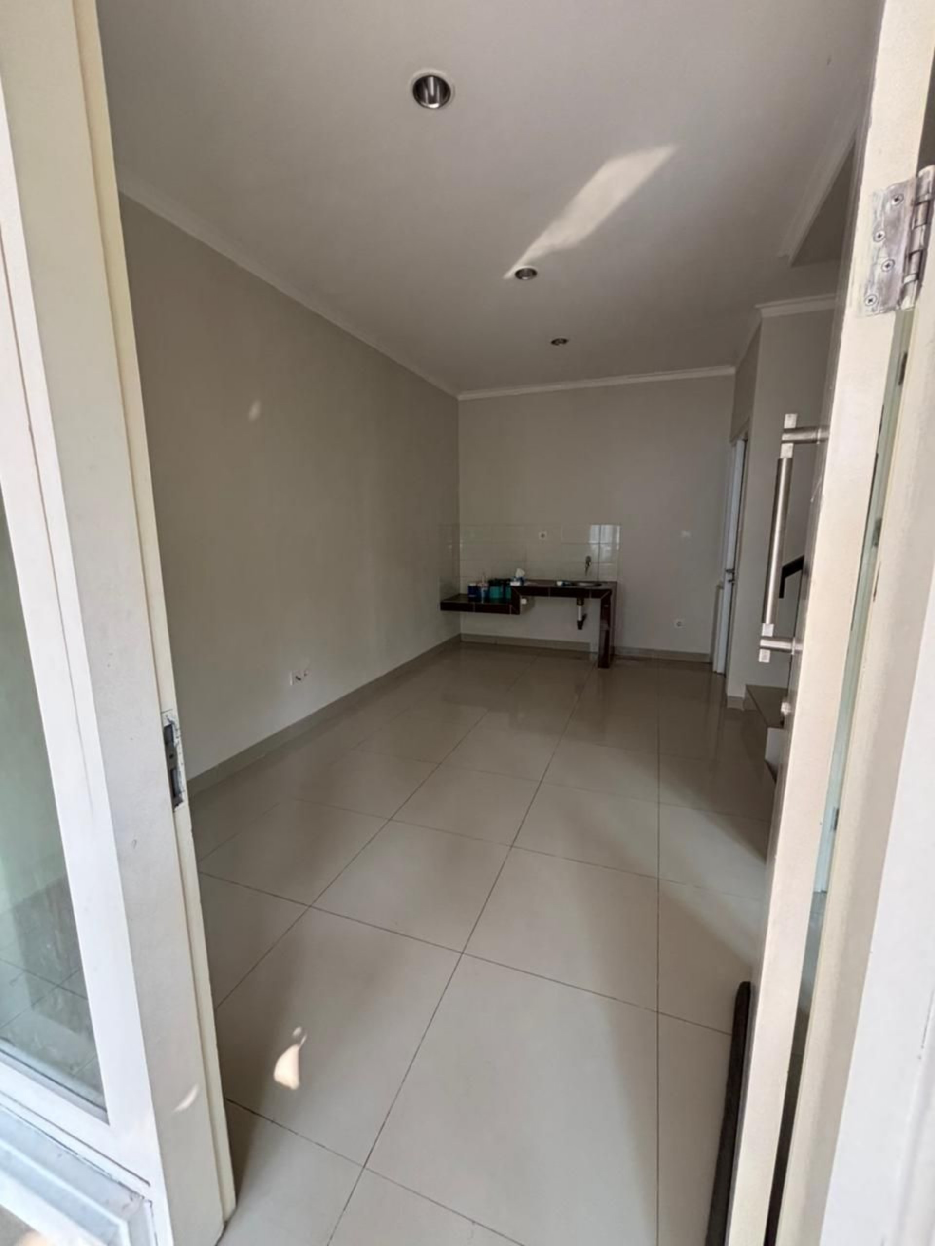 Rumah Disewa di Tangerang, foto 1 dari 8
