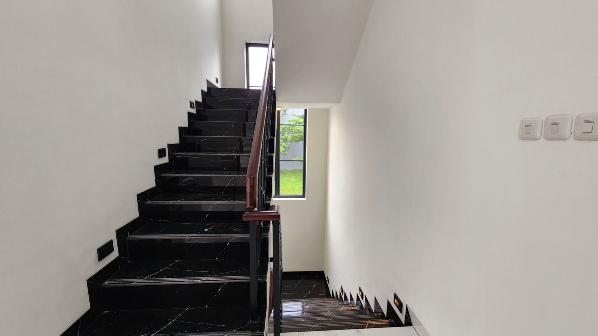 Rumah Dijual di Tangerang, foto 1 dari 8