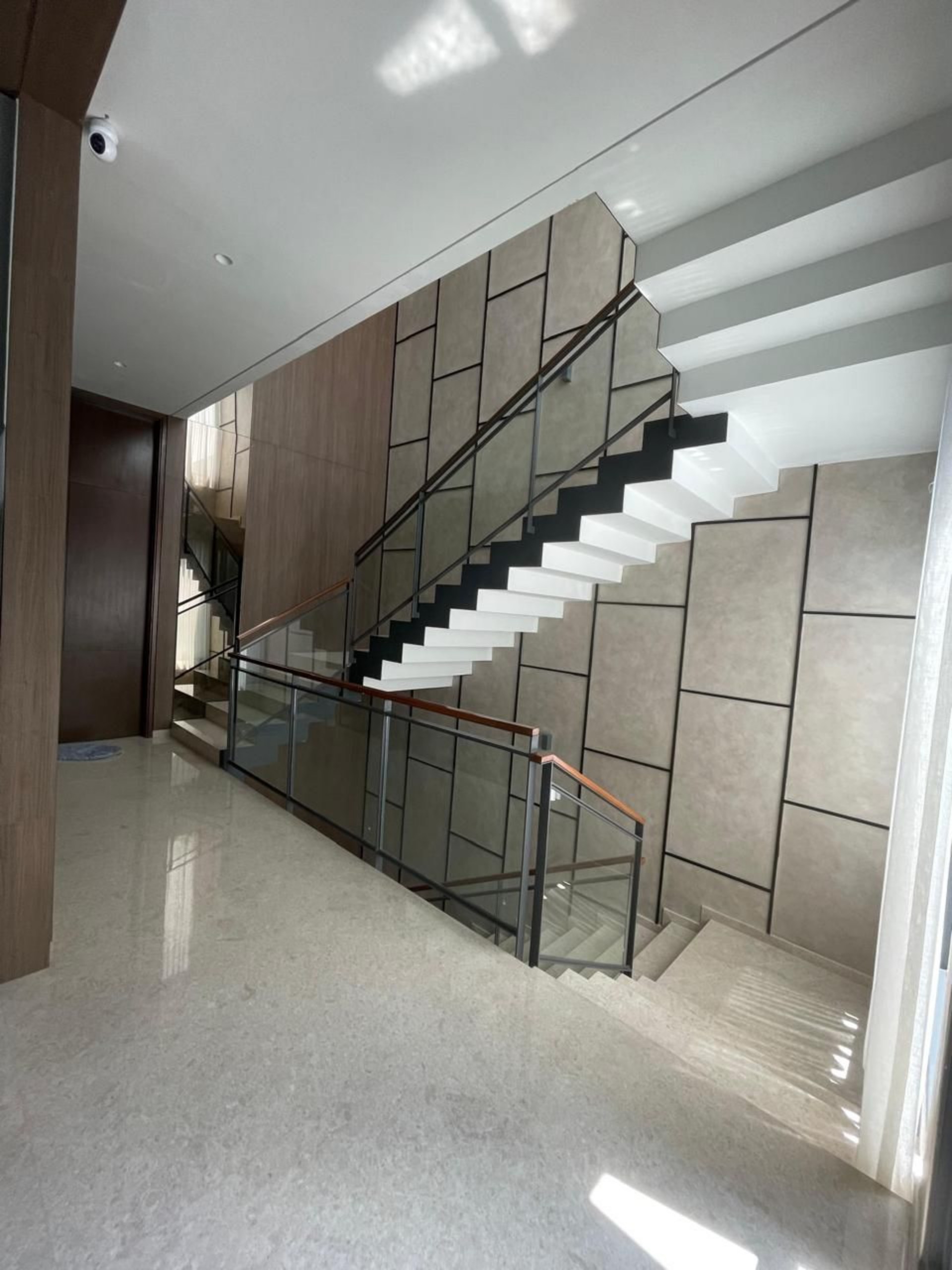 Rumah Dijual di Tangerang, foto 1 dari 9