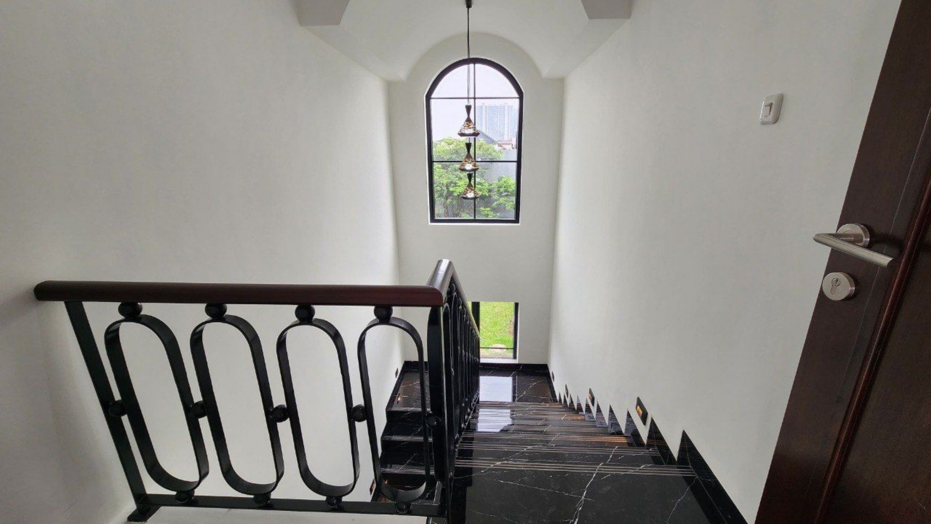 Rumah Dijual di Tangerang, foto 1 dari 9