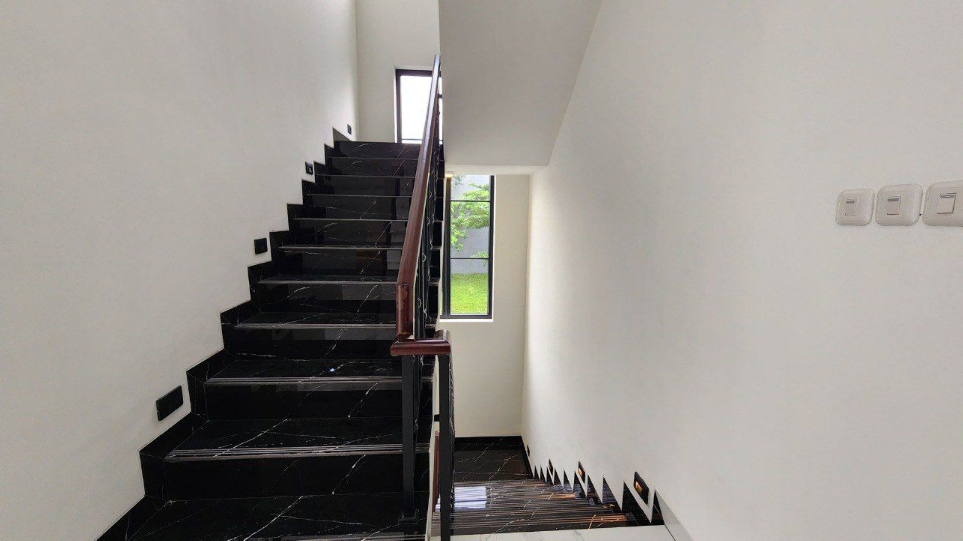 Rumah Dijual di Tangerang, foto 1 dari 9