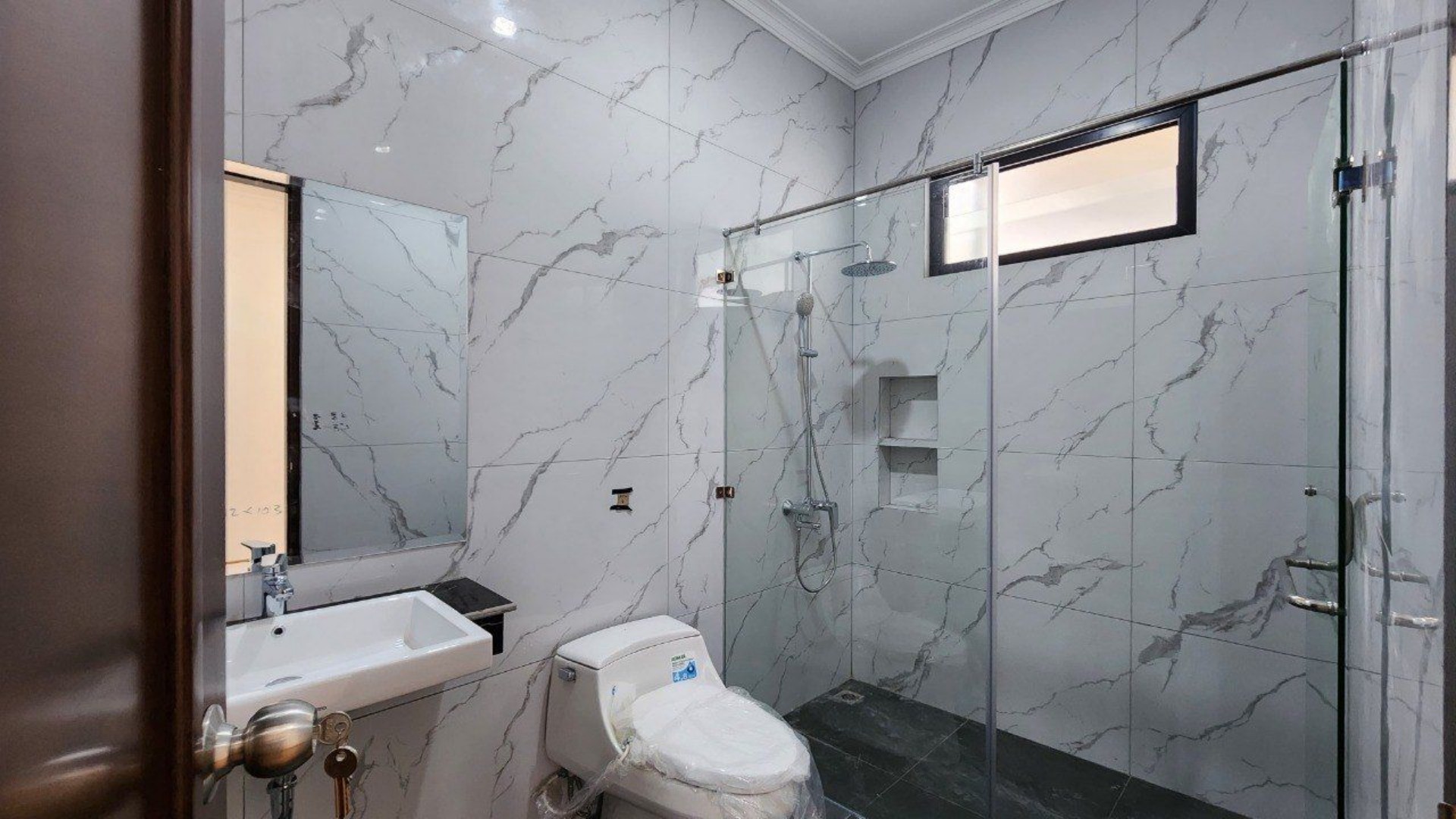 Rumah Dijual di Tangerang, foto 1 dari 9